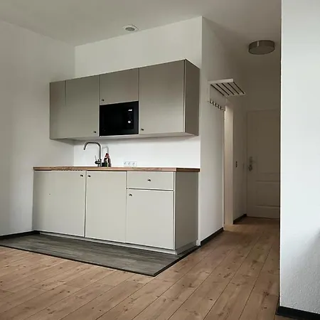 B Zur Ewigen Lampe Dritte Etage * Brühl